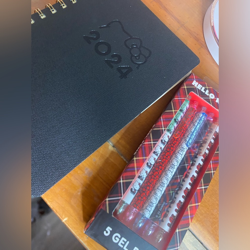 Hello kitty bundle - Picture 4 of 5